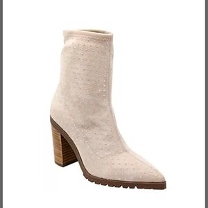 NIB Charles by Charles David Cream Studded Ankle Boots